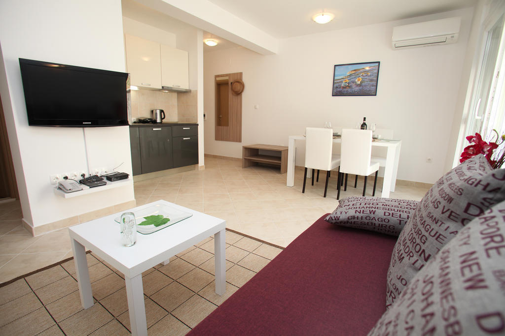 Villa Iris Apartments Seget Vranjica Exterior foto