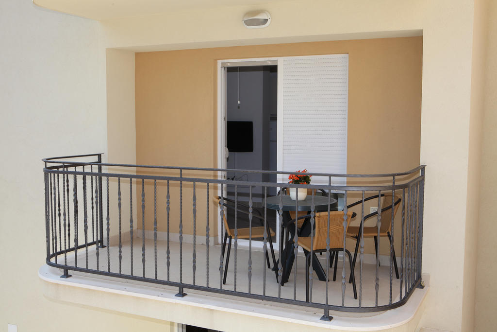 Villa Iris Apartments Seget Vranjica Exterior foto